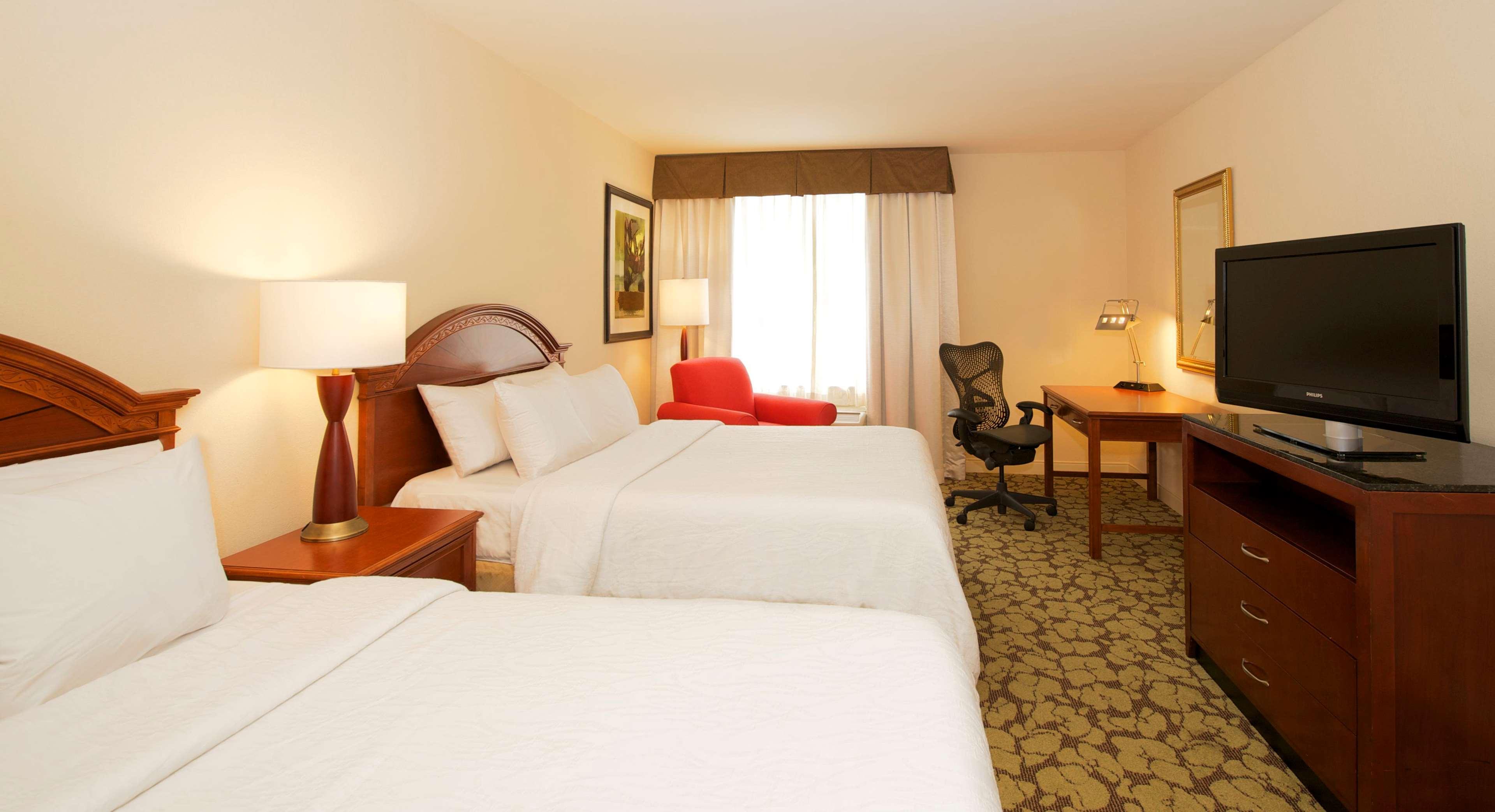 Hilton Garden Inn Virginia Beach Town Center Bagian luar foto