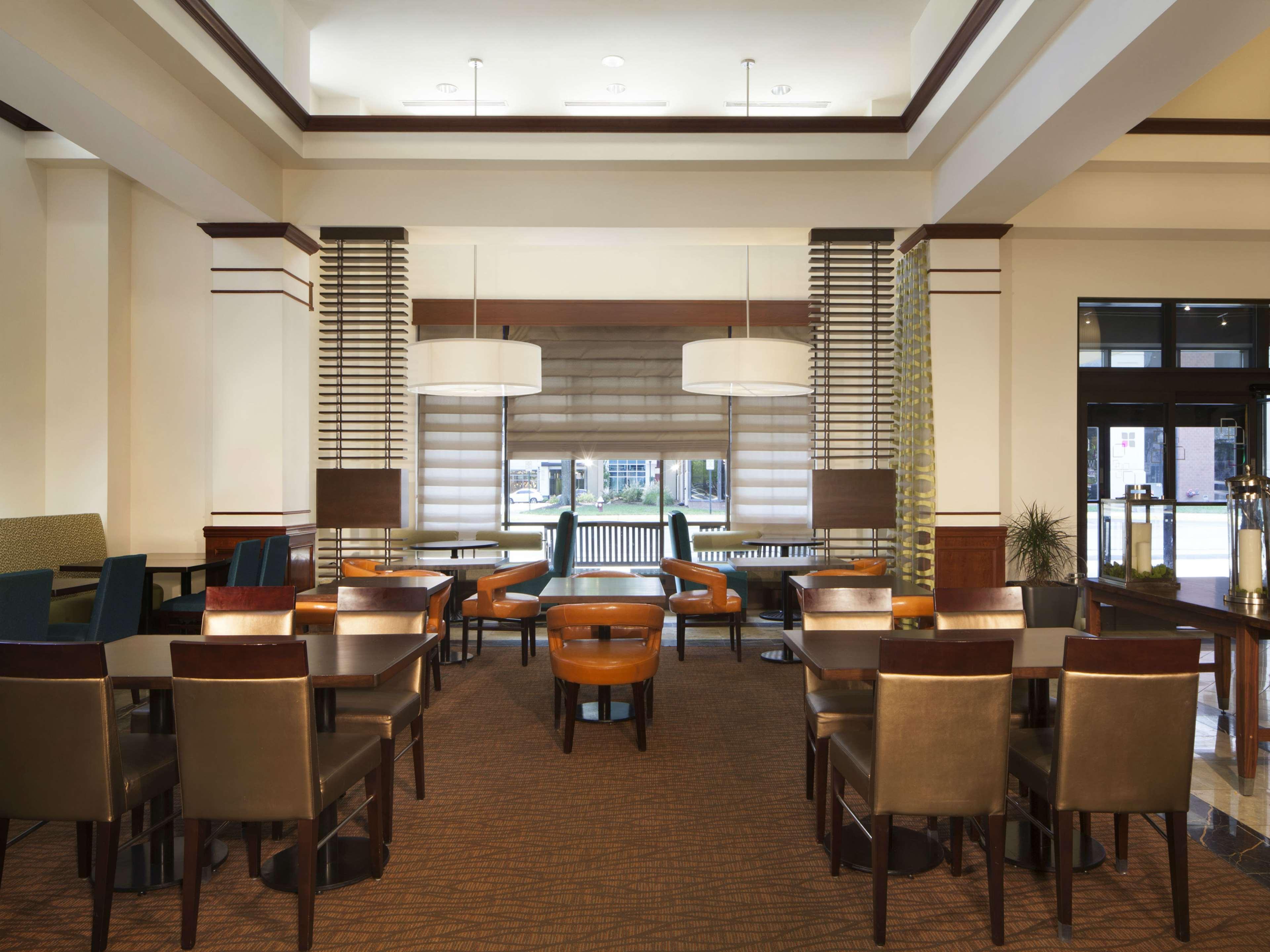 Hilton Garden Inn Virginia Beach Town Center Bagian luar foto