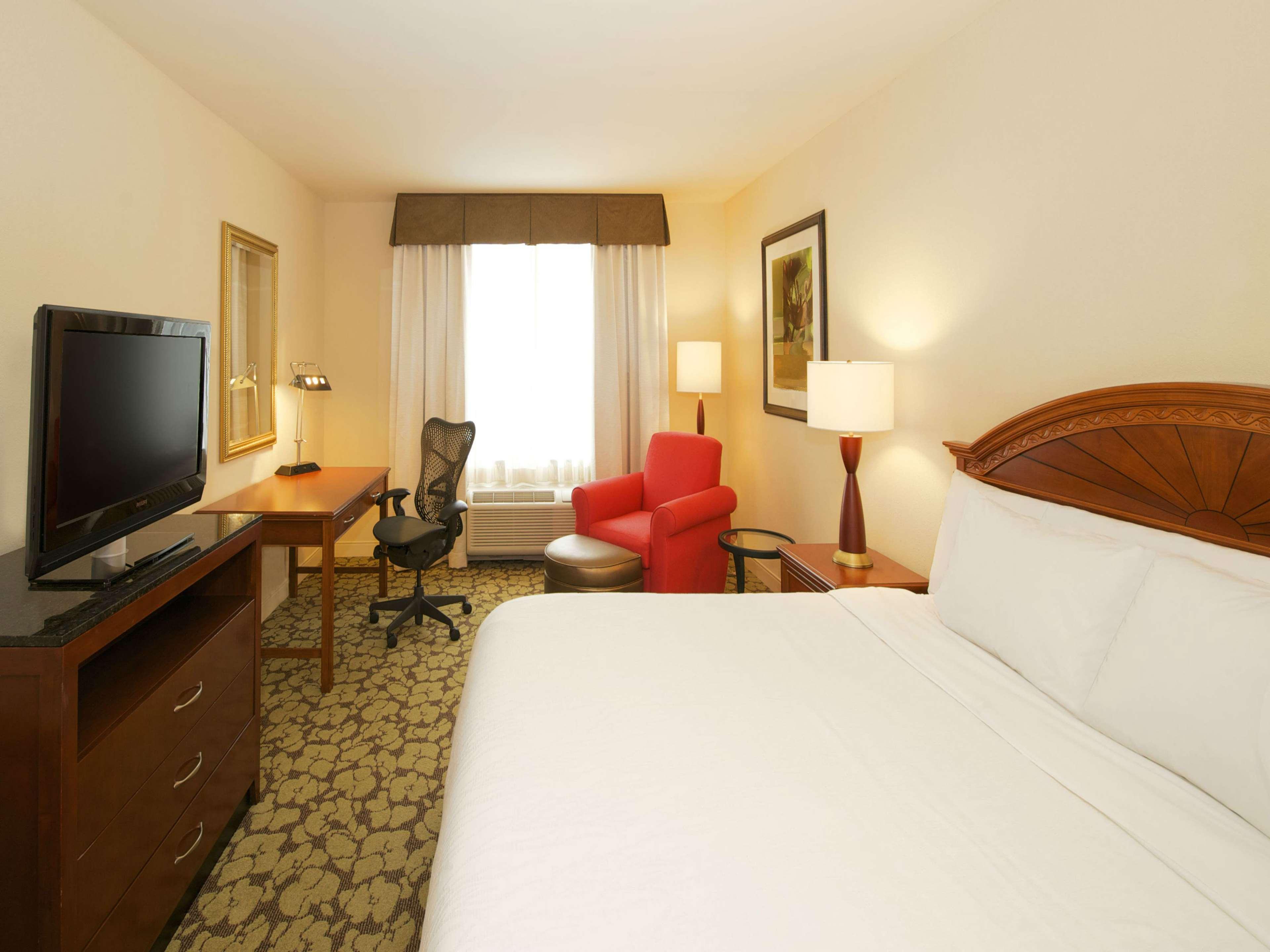 Hilton Garden Inn Virginia Beach Town Center Bagian luar foto