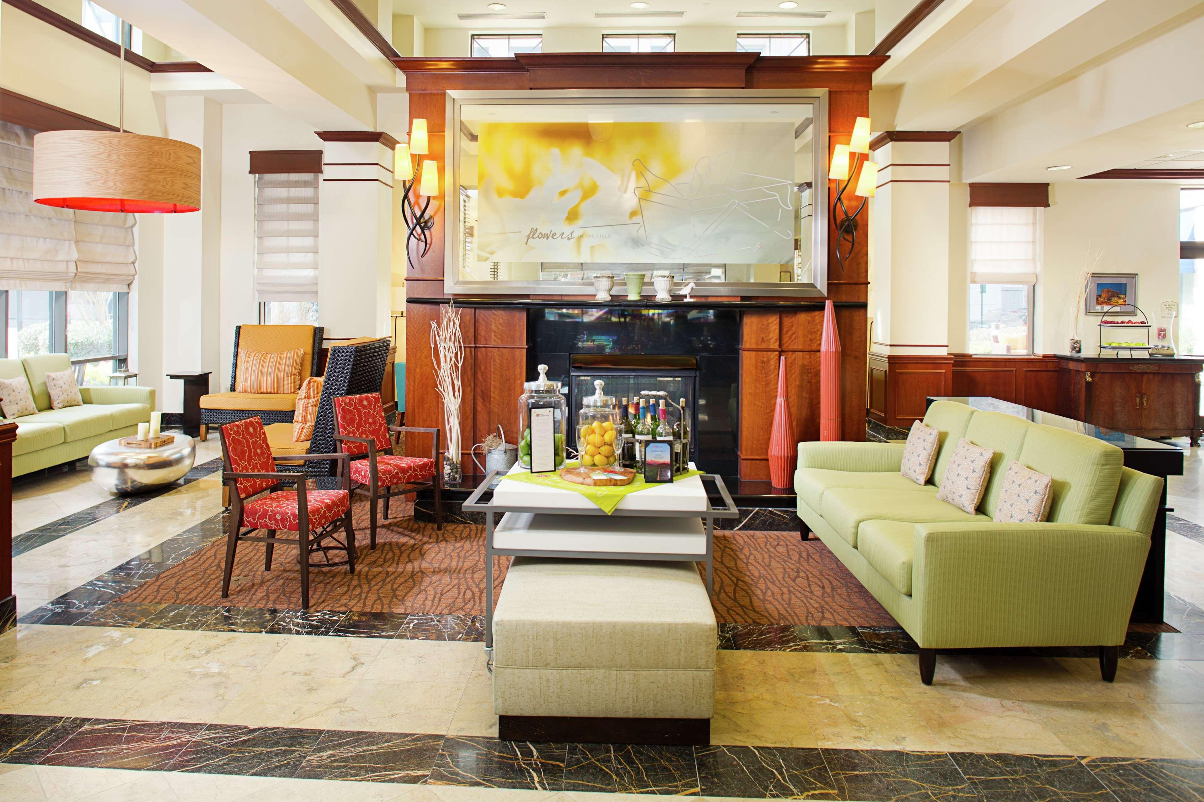 Hilton Garden Inn Virginia Beach Town Center Bagian luar foto