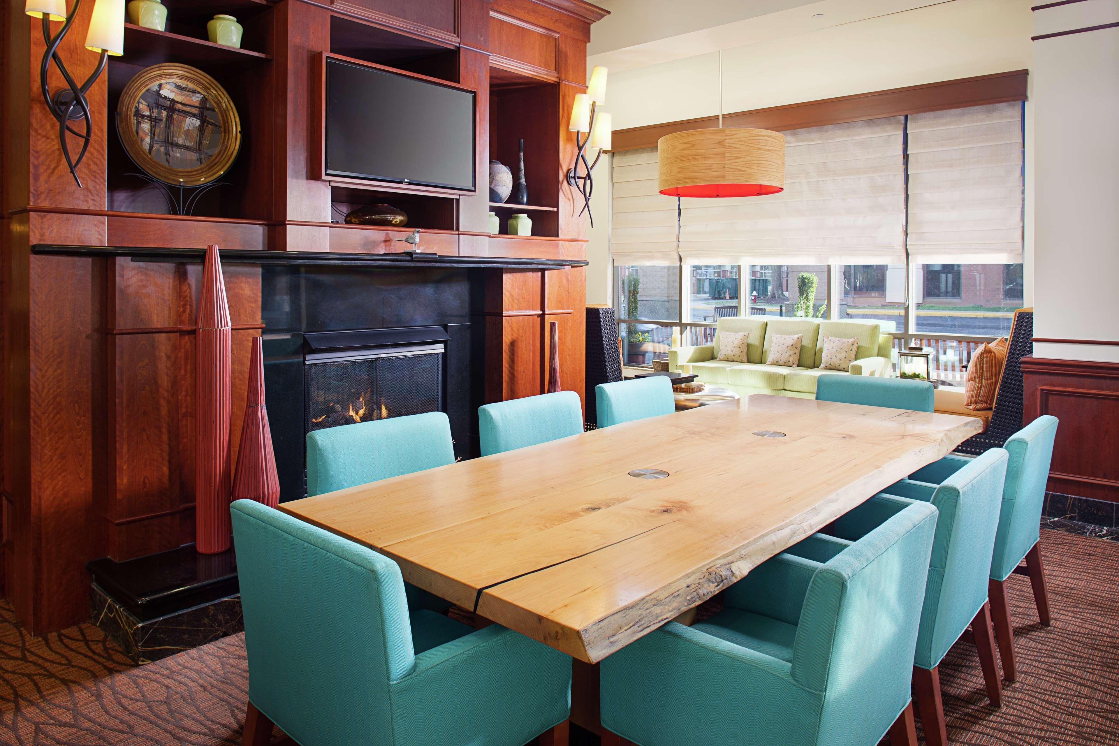 Hilton Garden Inn Virginia Beach Town Center Bagian luar foto