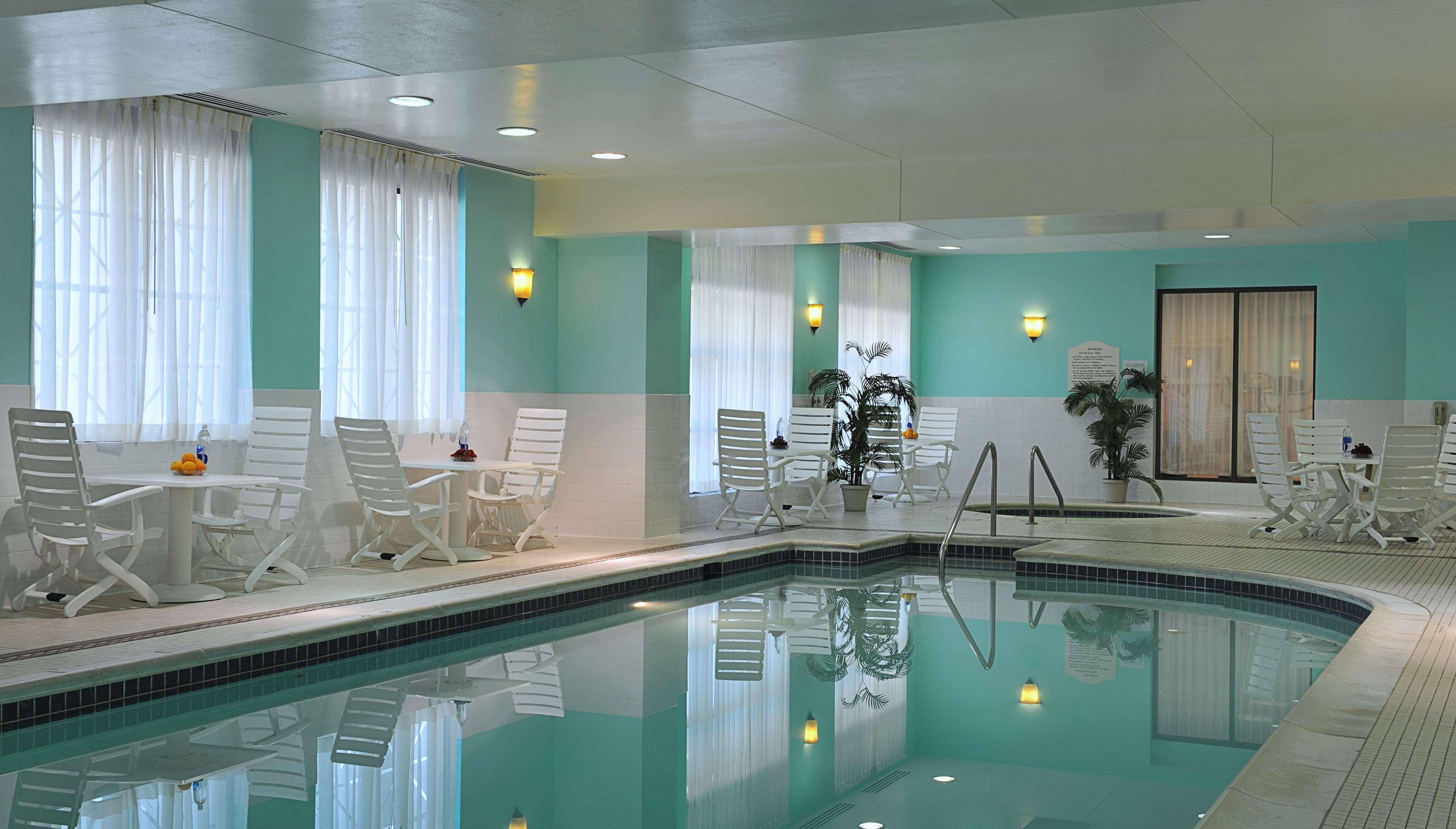 Hilton Garden Inn Virginia Beach Town Center Bagian luar foto