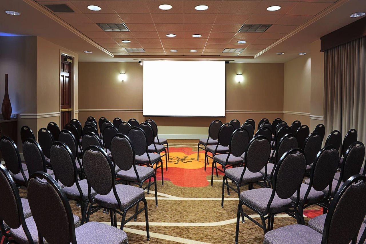 Hilton Garden Inn Virginia Beach Town Center Bagian luar foto