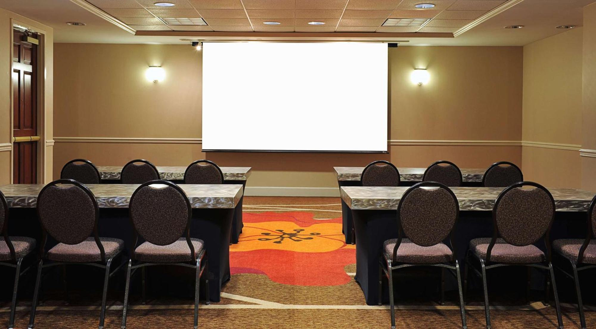 Hilton Garden Inn Virginia Beach Town Center Bagian luar foto
