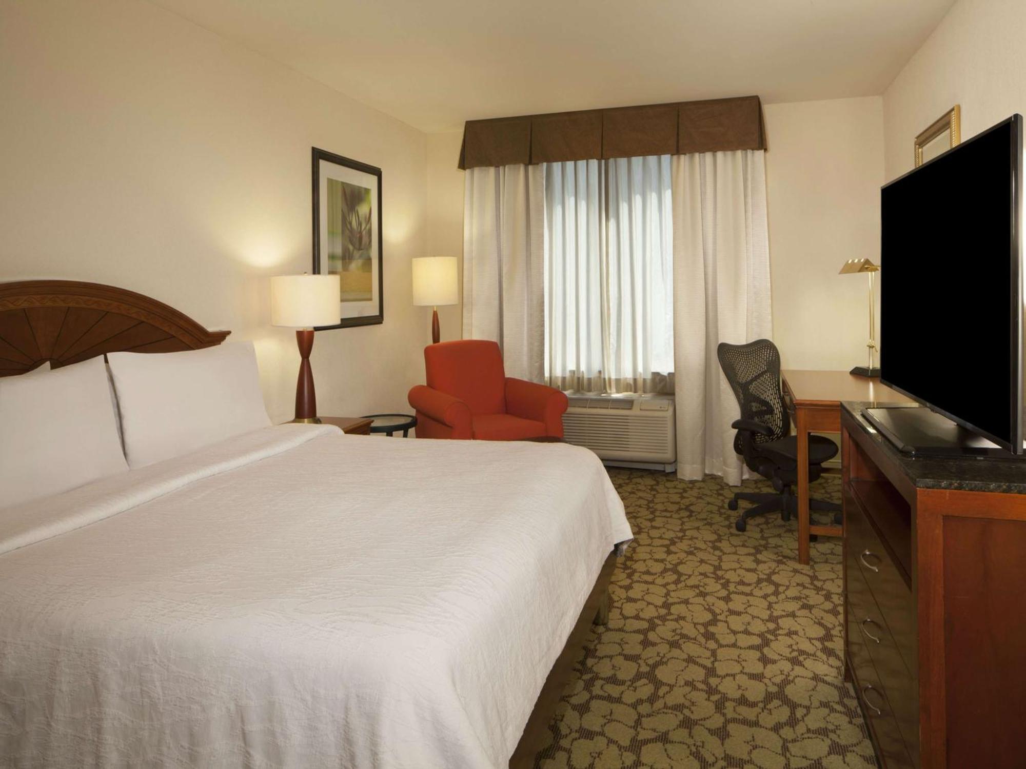 Hilton Garden Inn Virginia Beach Town Center Bagian luar foto