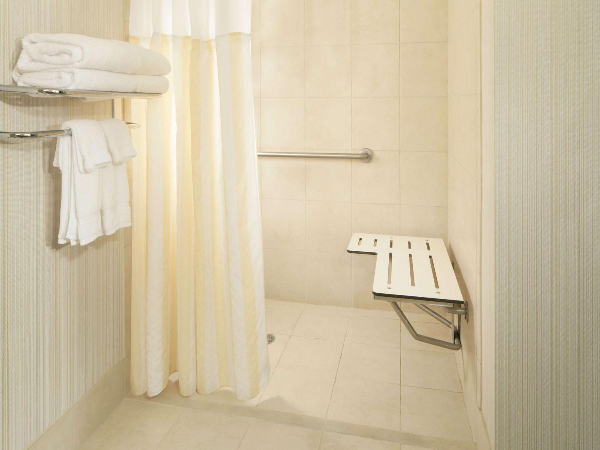 Hilton Garden Inn Virginia Beach Town Center Bagian luar foto