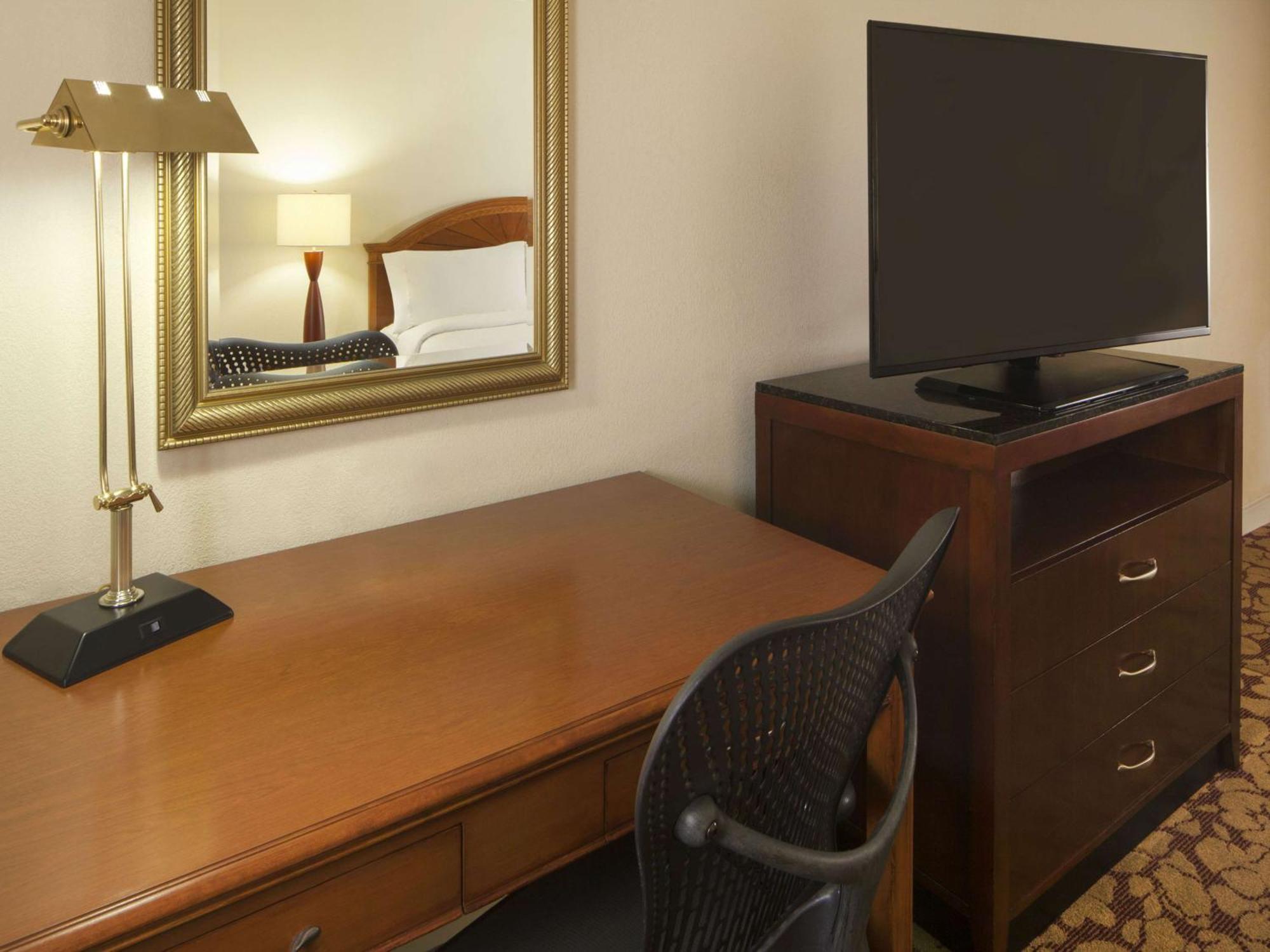 Hilton Garden Inn Virginia Beach Town Center Bagian luar foto