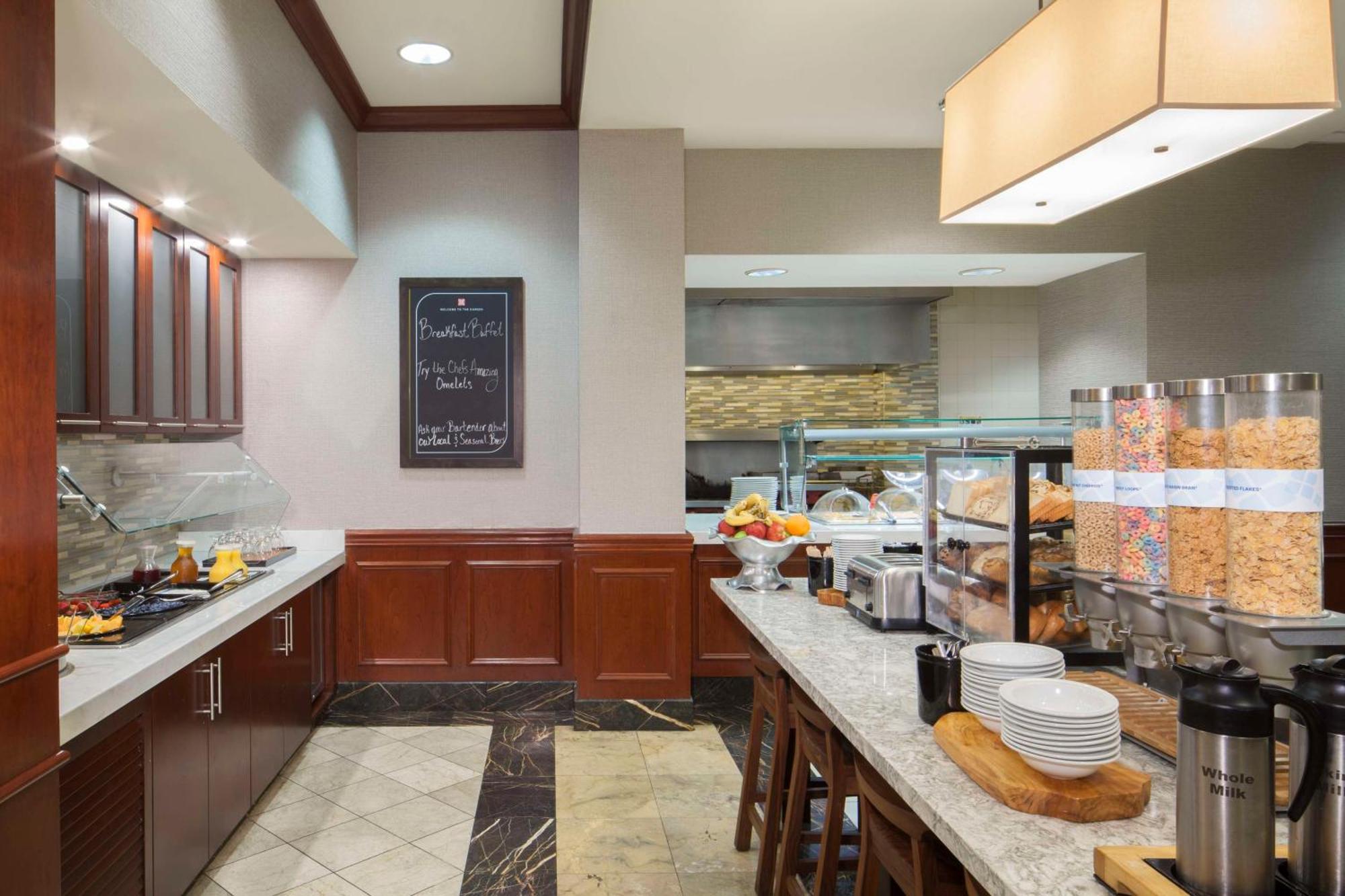 Hilton Garden Inn Virginia Beach Town Center Bagian luar foto