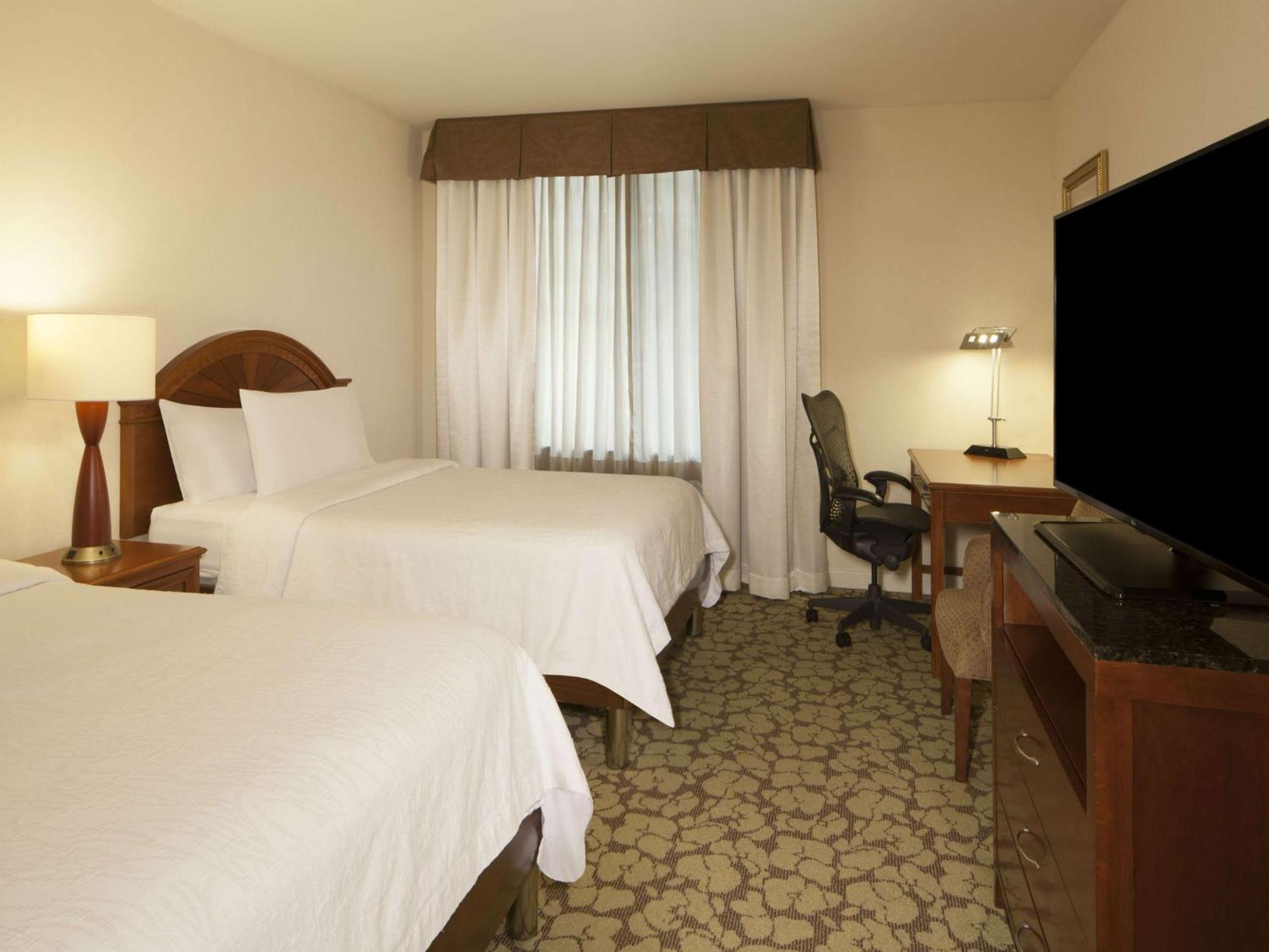 Hilton Garden Inn Virginia Beach Town Center Bagian luar foto