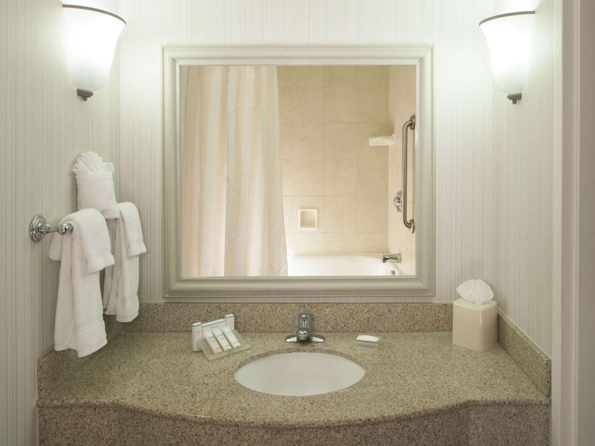 Hilton Garden Inn Virginia Beach Town Center Bagian luar foto