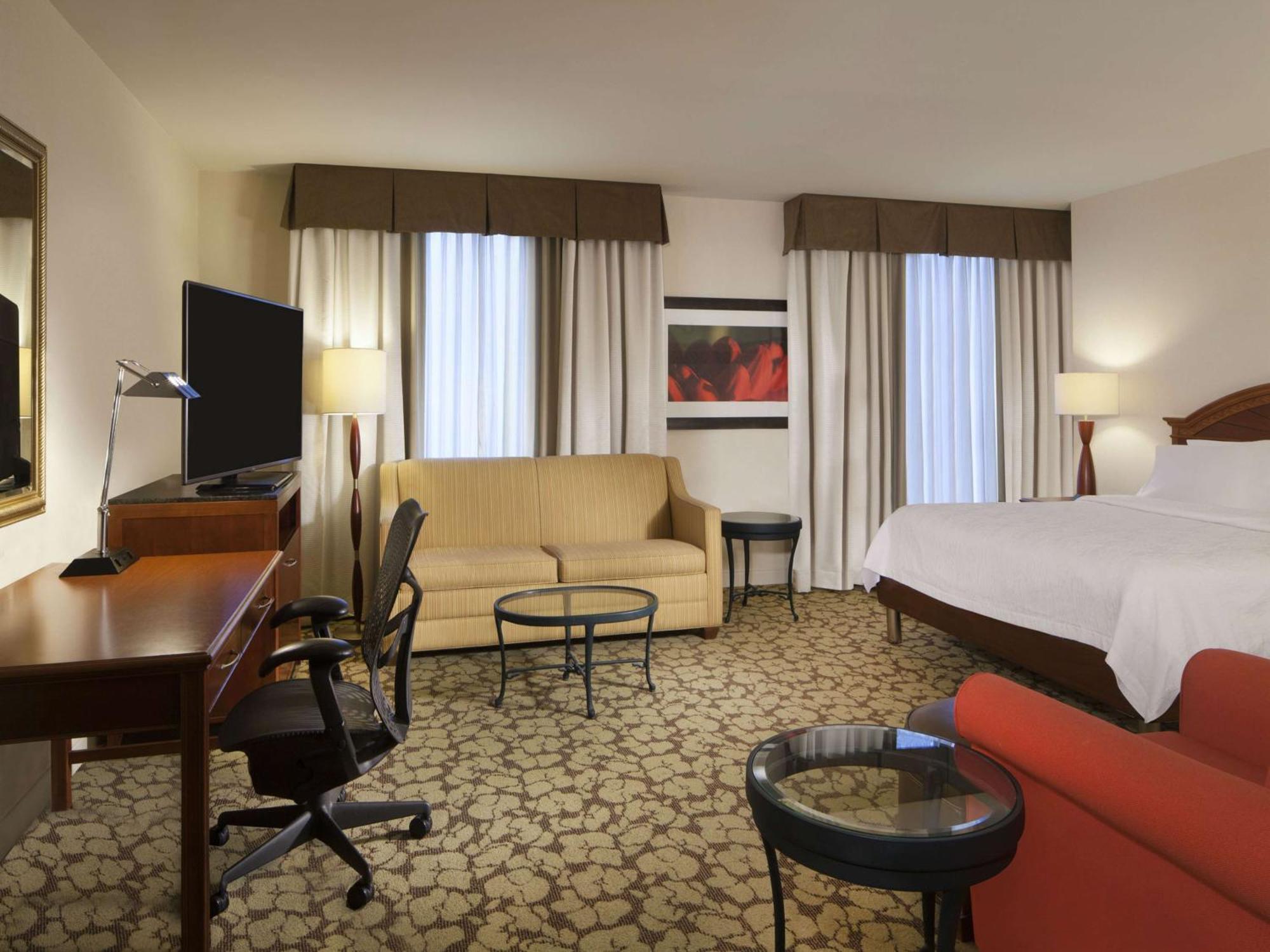 Hilton Garden Inn Virginia Beach Town Center Bagian luar foto