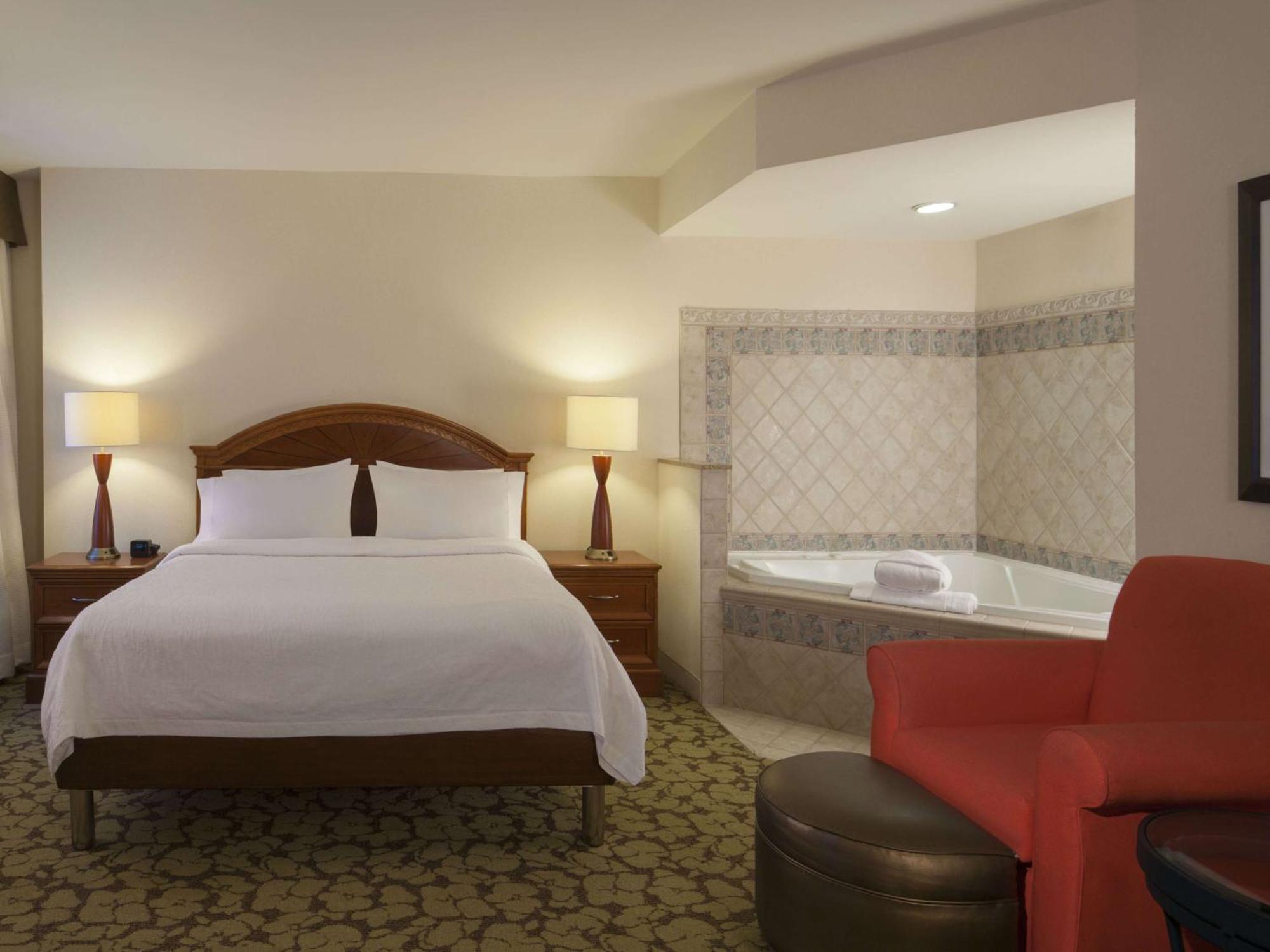 Hilton Garden Inn Virginia Beach Town Center Bagian luar foto